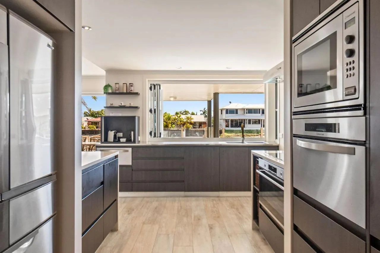 Remarkable Six Bedroom Waterfront Home! Perfect For The Extended Family Mooloolaba Australien