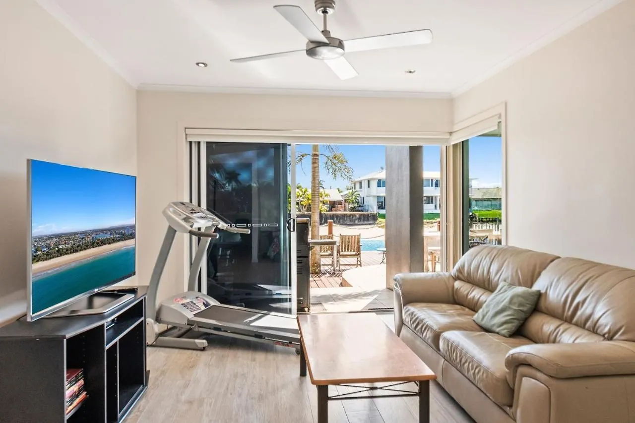 Remarkable Six Bedroom Waterfront Home! Perfect For The Extended Family Mooloolaba 0*,